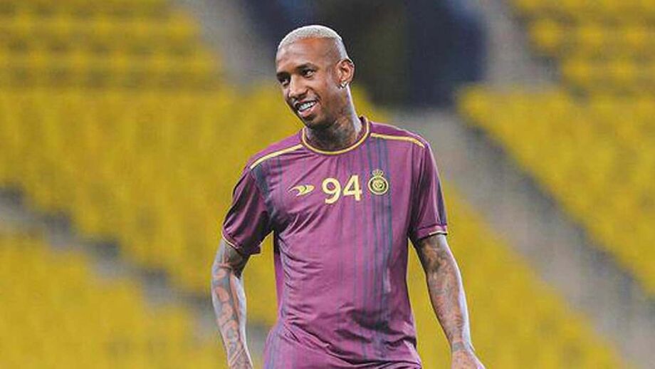 Em declarações no 'PodZé', o avançado brasileiro diz que o empresário português foi "além do aceitável"