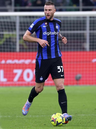 Milan Skriniar - Central, termina contrato com o Inter