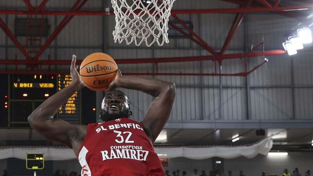 Benfica garante apuramento inédito para a Liga dos Campeões de basquetebol  - SIC Notícias