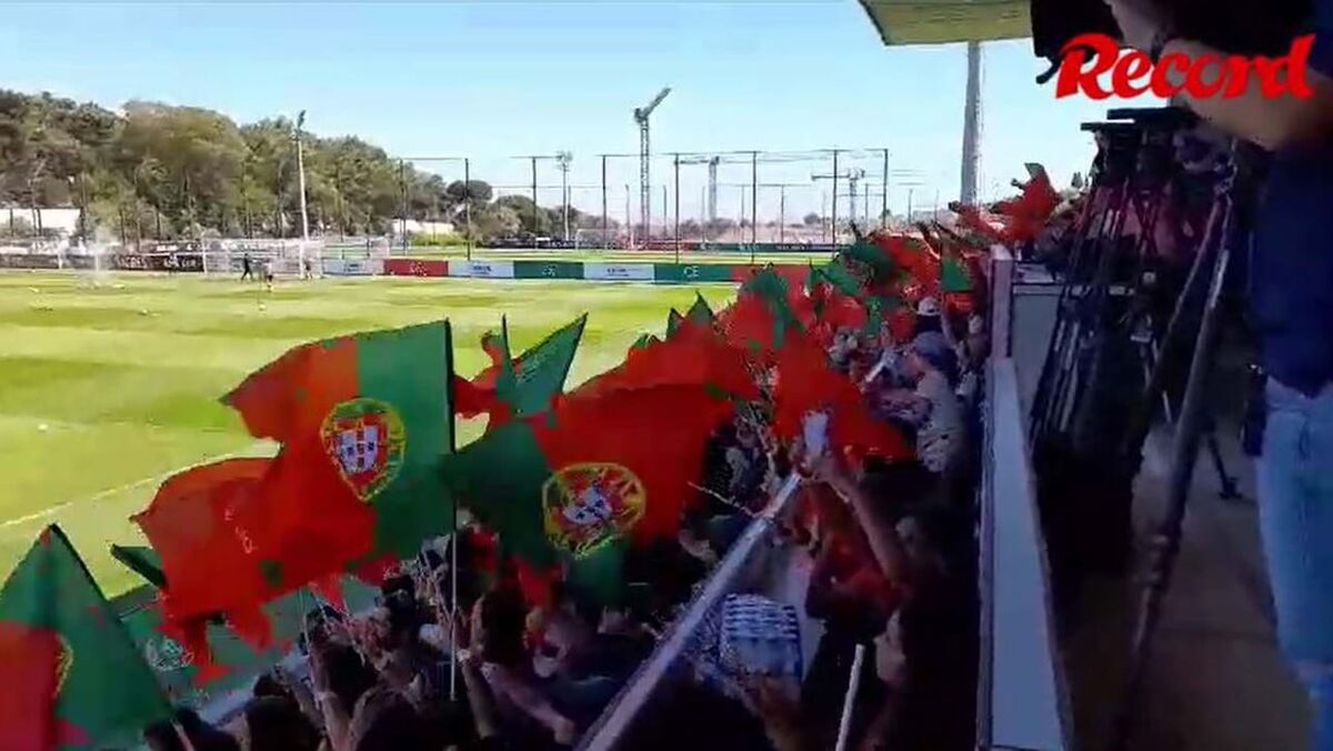 Seleção feminina realiza último treino antes de jogo com a Espanha