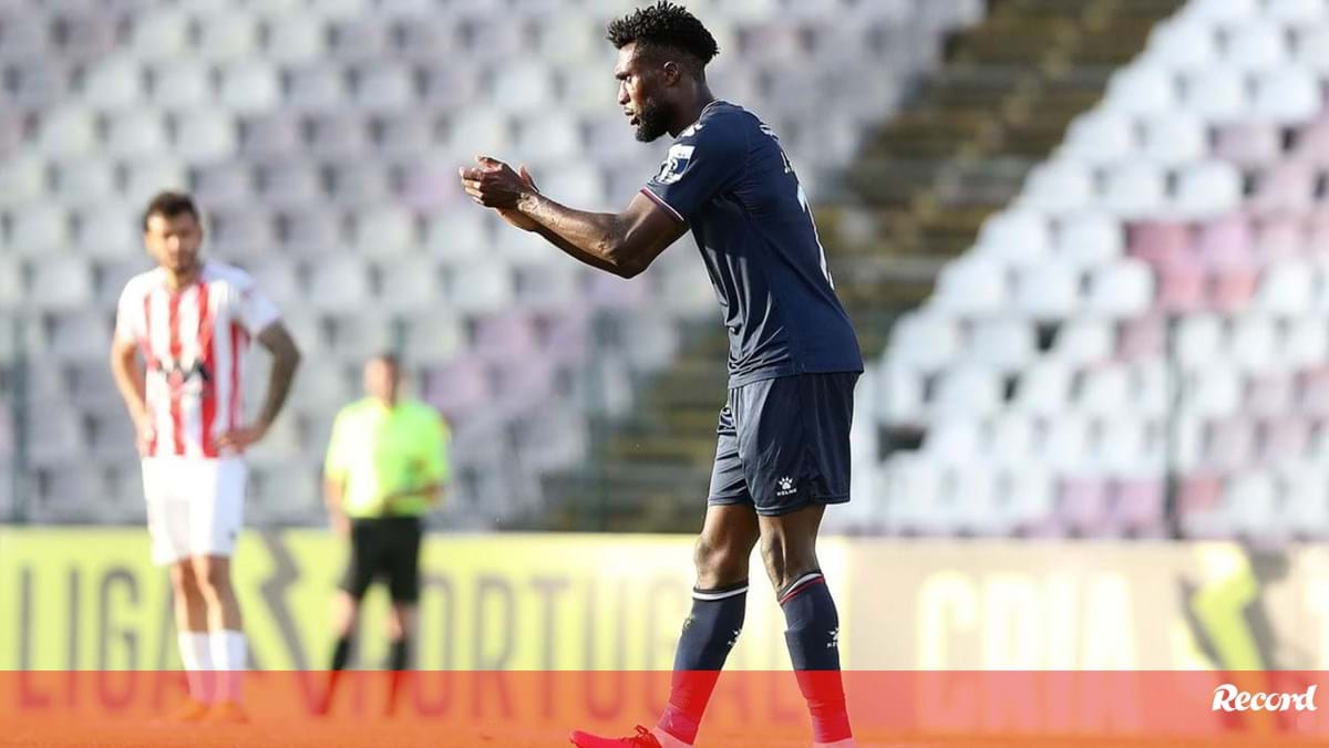 UD Oliveirense Recorre Ao Benfica E Ao B SAD Para Reforçar A Defesa ...