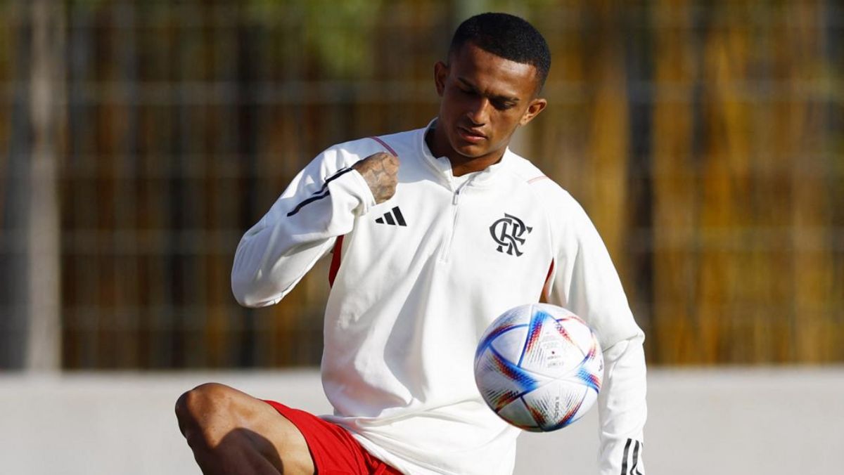 Benfica deve voltar a tentar tirar lateral Wesley do Flamengo