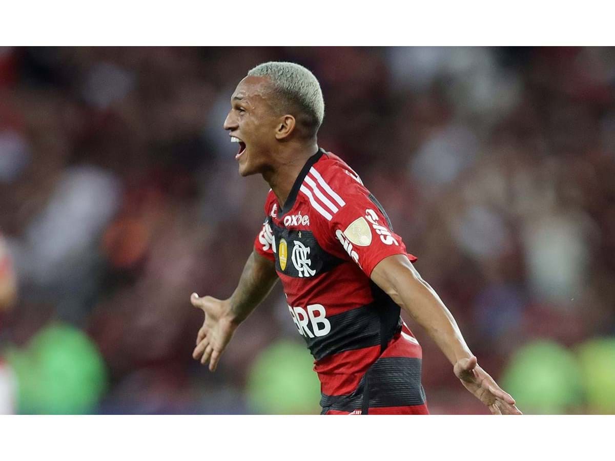 Benfica deve voltar a tentar tirar lateral Wesley do Flamengo