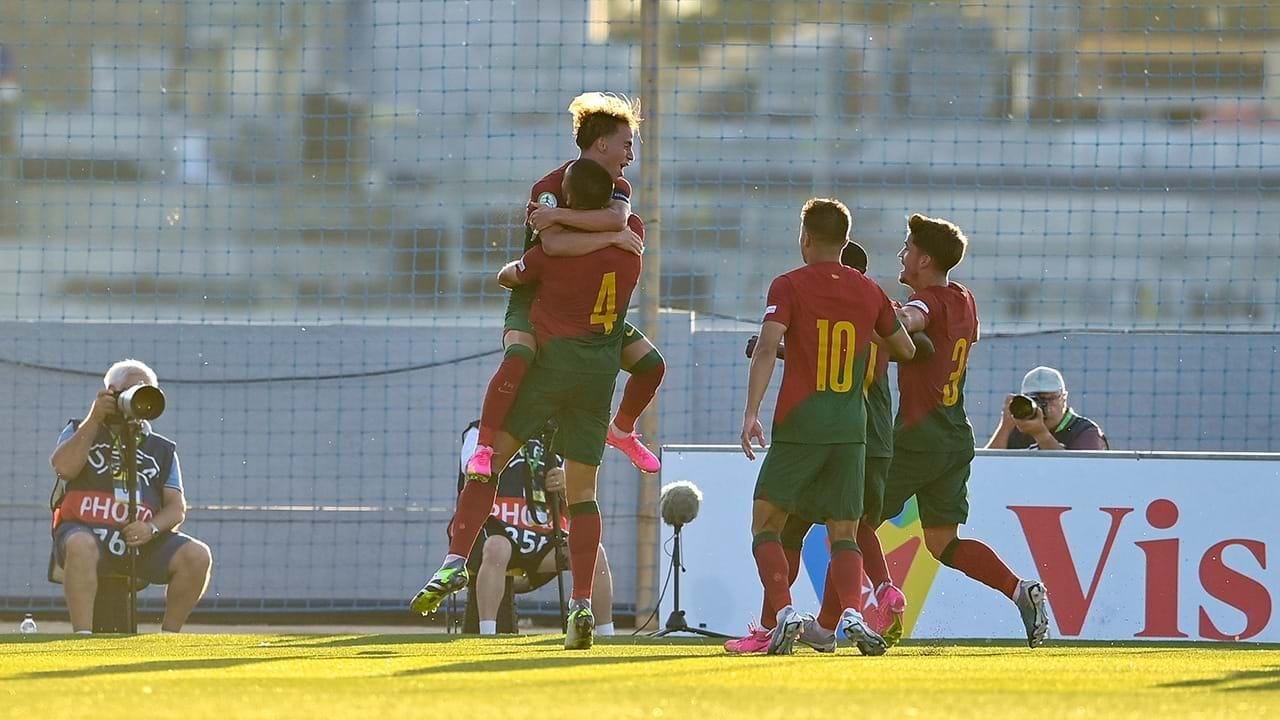 Entrada triunfante de Portugal no Europeu Sub-19 - Europeu Sub 19 - Jornal  Record