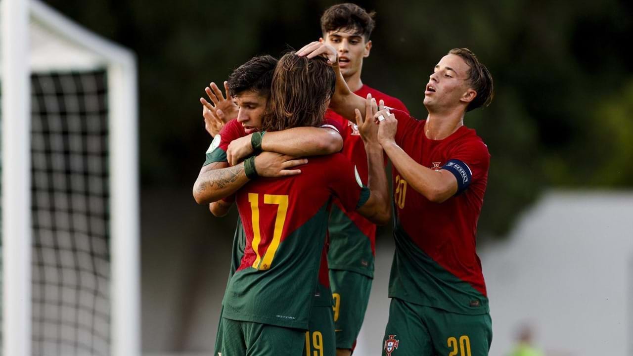 Entrada triunfante de Portugal no Europeu Sub-19 - Europeu Sub 19 - Jornal  Record