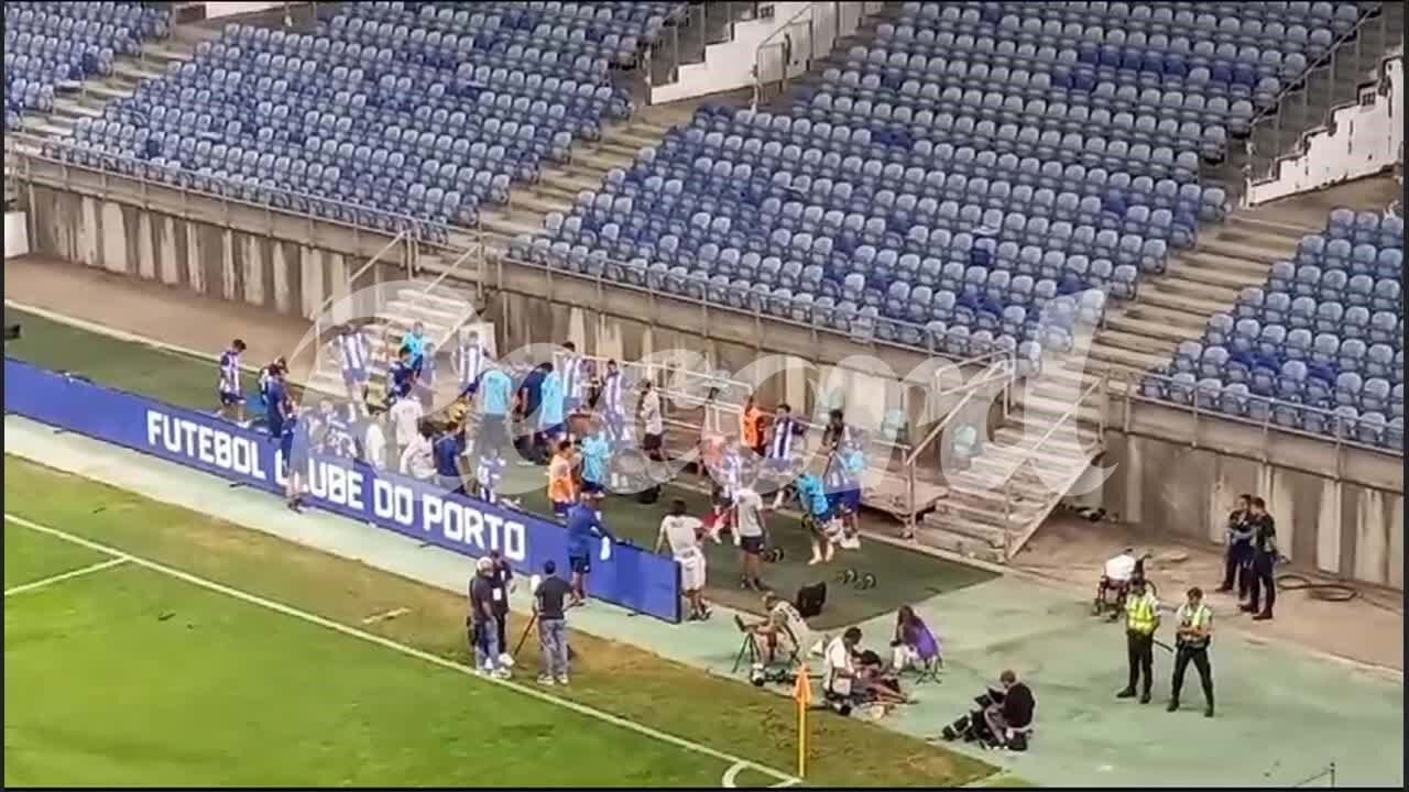 Apito final no FC Porto-Cardiff e jogadores dos dragões foram