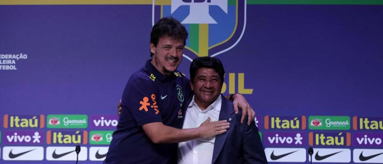Fernando Diniz abraça Ednaldo Rodrigues, presidente da CBF