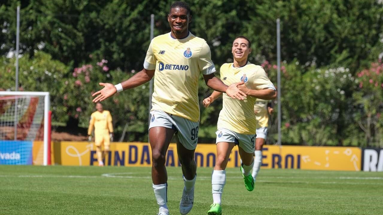 Abraham Marcus e Vasco Sousa (mais atrás) foram duas das novidades
