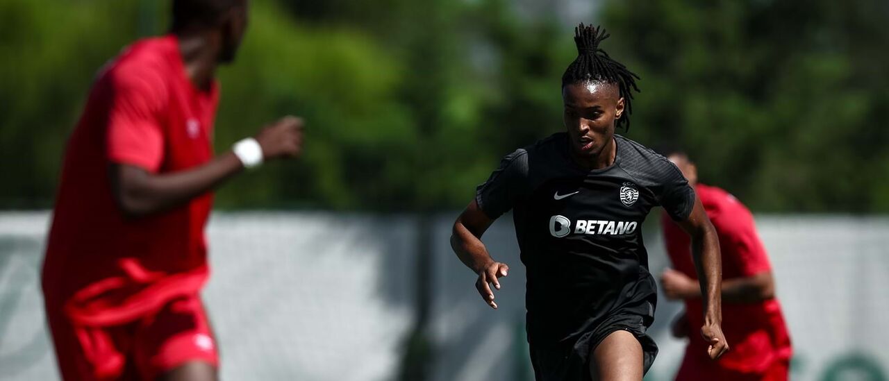 Chermiti aproveitou  a titularidade  no primeiro onze  da nova época  e marcou três golos ao Estrela  da Amadora  