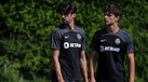 Gyökeres dá os primeiros autógrafos: crianças assistem ao treino do Sporting