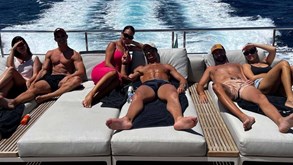 Ronaldo reúne família e amigos na Sardenha: as férias do craque no Mediterrâneo