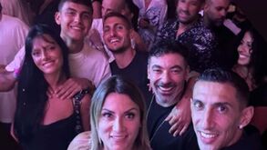 Di María diverte-se na noite de Ibiza
