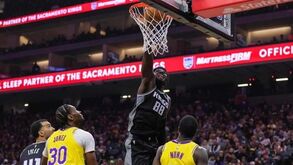 Neemias Queta arranca Summer League com duplo-duplo