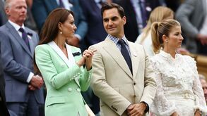 Roger Federer regressa a Wimbledon e é ovacionado pelo público inglês