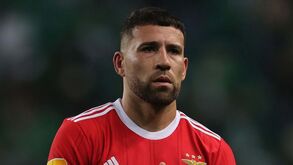 Otamendi só se apresenta nos trabalhos de pré-época do Benfica no dia 11