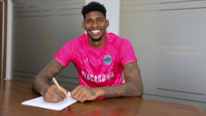 Hugo Souza oficializado como reforço do Chaves
