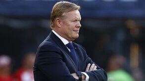 Koeman critica recentes contratações do Barcelona: «Para quem tem de olhar para o futuro...»