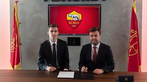 Roma de José Mourinho garante continuidade de Diego Llorente
