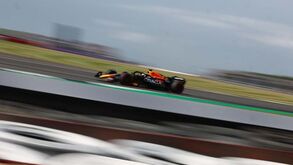Max Verstappen garante quinta 'pole' consecutiva e parte de 1.º em Silverstone