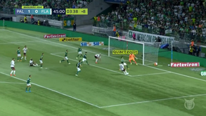 Everton Cebolinha tinha tudo para marcar mas acabou por fazer isto frente ao Palmeiras de Abel