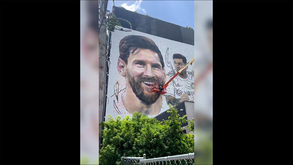 David Beckham 'ajuda' a pintar mural que celebra transferência de Messi para o Inter Miami