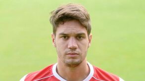 Vukcevic referenciado pelo Farense
