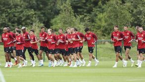 À espera de Di María, Otamendi e Jurásek: Benfica continua a preparar a época em Inglaterra