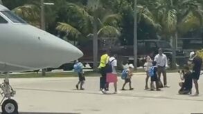 Messi aterra em Miami com a família: craque será apresentado no próximo domingo