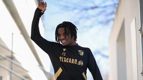 Oficial: V. Guimarães confirma transferência de Ibrahima Bamba para o Al-Duhail