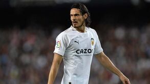 Cavani passa de estrela a dor de cabeça no Valencia