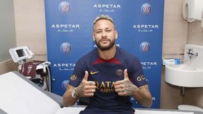 Neymar volta a treinar com bola