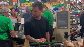 Messi às compras no supermercado