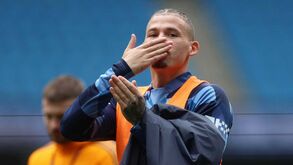 Médio do Man. City revela drama: «Adorava que o meu pai saísse da prisão e visse os meus jogos»