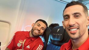 Otamendi mostra imagem da viagem do Benfica para a Suíça