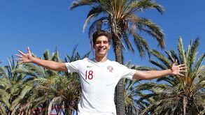 Herói do Euro'2018 deixa mensagem aos Sub-19: «Agarrem-se uns aos outros e deem tudo o que têm!»
