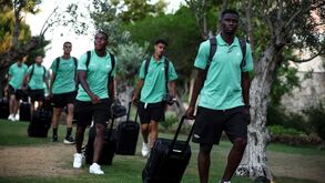 Aplausos dos adeptos à chegada do Sporting a Lagos