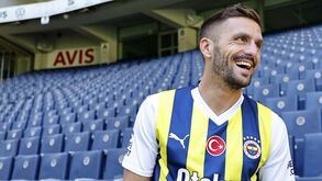 Tadic assina contrato de duas épocas com os turcos do Fenerbahçe