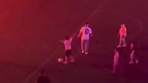 Filho de Messi 'rouba' protagonismo e faz túnel ao pai durante apresentação no Inter Miami