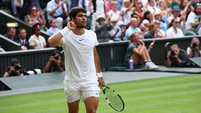 Alcaraz e Swiatek mantêm liderança mundial de ténis após Wimbledon