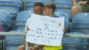 Jovem adepto pede camisola de Cristiano Ronaldo: «Dar-te-ei a minha quando for o número 1»
