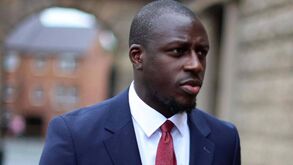 Benjamin Mendy regressa ao futebol... na rua: «Cumprimentou toda a gente e deu autógrafos»