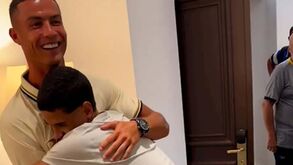 'Luva de Pedreiro' realiza sonho e conhece Cristiano Ronaldo: «Sempre foi a minha inspiração» 