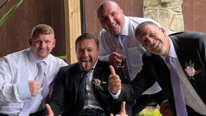 McGregor vai a funeral da tia e foge após cena de pancadaria num pub entre os enlutados