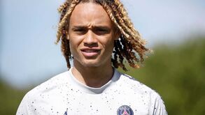 Xavi Simons contratado pelo PSG e emprestado ao Leipzig