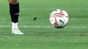 Jovem diz ter sido violada e filmada por jogador da Premier League: «Ele cobriu-se com a almofada...»