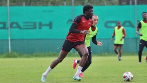 Farense negoceia contratação do médio Giovani Bamba