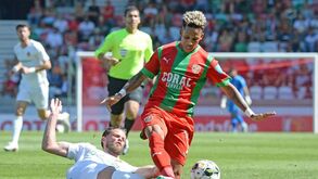 André Vidigal oficializado no Stoke City: avançado rende 500 mil euros ao Marítimo