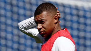 PSG 'risca' Mbappé dos eleitos para o estágio no Japão e coloca avançado à venda