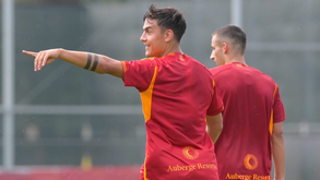 Endiabrado Dybala ajuda Mourinho a golear