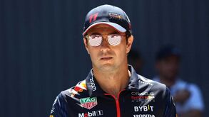 Checo Pérez lamenta rumores sobre carros da Red Bull: «O que se tem dito lá fora é uma loucura»
